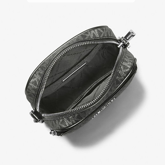 MICHAEL KORS
Jet Set Travel Medium Metallic Signature Logo Crossbody
BLACK/S
NWT - Picture 2 of 4